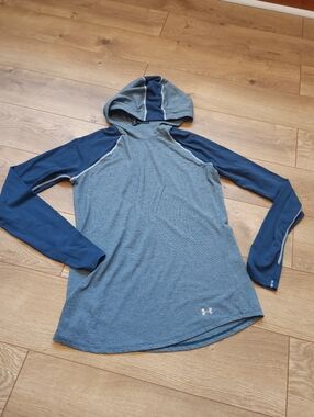 Women's Small Hooded Under Armour Run Top